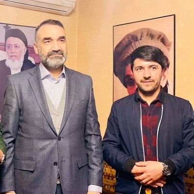 رحمت الله نبیل بدخشی فرزند مرحوم ظابط رحمت الله متولد سال ۱۳۷۷ در دهکده ی راغستان ولایت بدخشان فارغالتحصیل دانشکده ی حقوق دانشگاه ادراک..