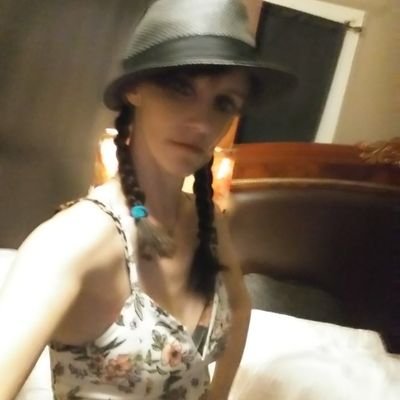Hi my name is Jennifer nails. I just read the stuff about exactly what to say pretty much. Well so then I love to meet new people and make friends.