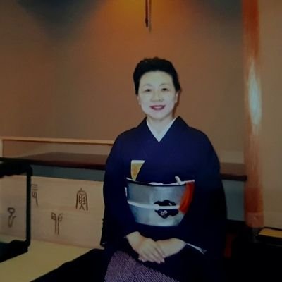 墨彩画家です。吹田市、茨木市、京都市、岡山市で開講しています。