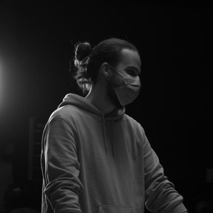Le régisseur préféré de ton régisseur préféré 🎬
Tellement de gauche que jte grille toutes les prios à droite ✌