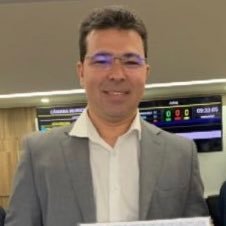 Bancário do BNB, graduado em Ciências Contabéis pela UERN e Pós-Graduado em Gestão de Negócios pela FGV.