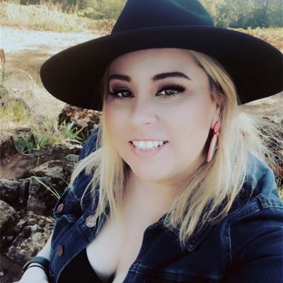 jesskuhbear's profile picture. I am an elder millennial who is just learning twitter. I co-host a paranormal and true crime podcast with my best ghoulfriend. I love Disney and Harry Potter!