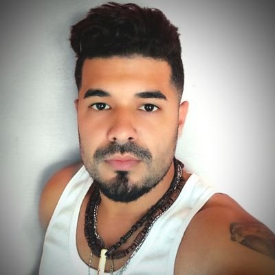 Leonard57095790's profile picture. (...) Y yo que nunca tuve más religión que un cuerpo de mujer (...)