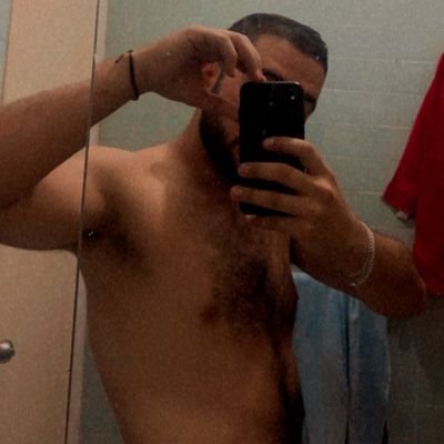 elpacogonz1008's profile picture. No leí el manual de como usar esta red