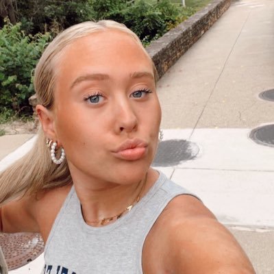 laniestephenss's profile picture. 