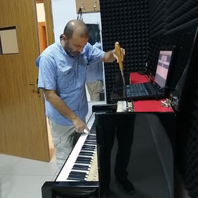 Müzik Öğretmeni