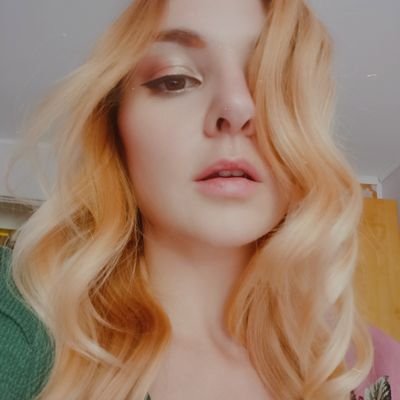 apothelie's profile picture. Gameuse adoratrice de lapins, d'Histoire et du Phantom Manor de Disneyland Paris.

Pour me faire un coucou c'est par ici ! https://t.co/5AR6MPLWbe