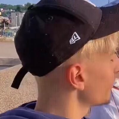 frozen410w's profile picture. 