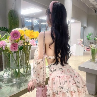 Walking slowly with a touch of gentleness, I am always full of expectations and fantasies about life, fitness, travel, and food.