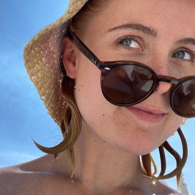 maisiedaze's profile picture. 