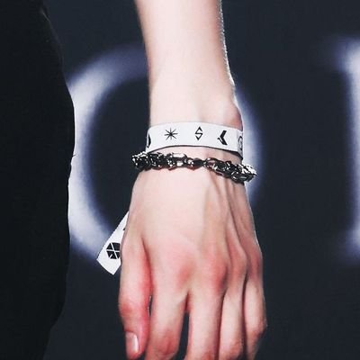 currentblue_'s profile picture. Manusia biasa yang senang baca buku, traveling, suka iseng dan random.