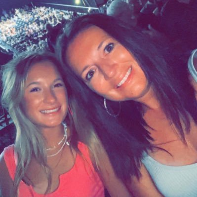 ASchonhardt's profile picture. Wife + Mom of { 👩🏼👱🏽‍♂️👱🏽‍♀️} JCMO ❤️🖤