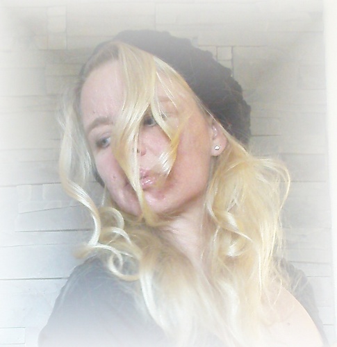 SandraHanslicek's profile picture. Nebenbei wird ein bisschen geträllert ;-)
http://t.co/LzSM6os4l7