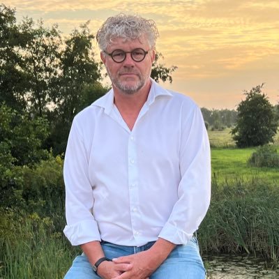 directeur Groninger Dorpen. Bestuurslid Kunstkwartier, RvT Jonge harten festival, energiecoöperatie Ecowold Grootegast, vz Mien Westerkwartier en Zichtlijn.