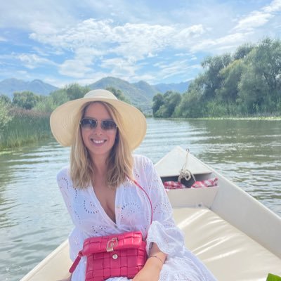 StashaIgrutino1's profile picture. EBRD #SMEs #startups #comms