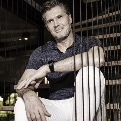 BugaraJ's profile picture. Designer
Owner Jerome Bugara Éditions