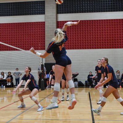 wakeland ‘23 |Outside hitter/DS| 5’10| 3.6 GPA|arete volleyball | https://t.co/6NdrS50DZr