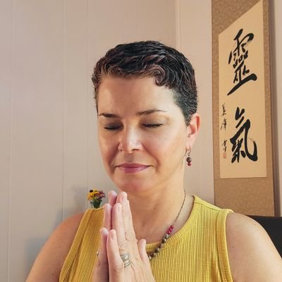 Reiki and energy healing, traditional Japanese Reiki training, life coaching and spiritual direction to help you live a happy, healthy & authentic life.