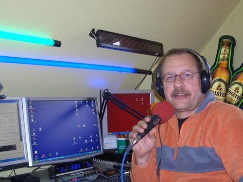 StudioBlender's profile picture. Meine Name ist Thomas,der Bremerstadtmusikant.Ich bin Radiomoderator und sende aus dem Studio Blender bei http://t.co/xVLSIWJiDY .
Ich freue mich auf Euch !