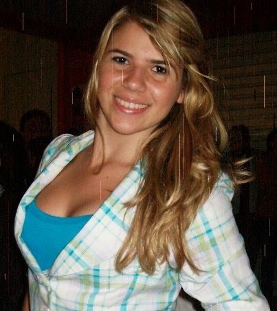 ' Posso me descrever de qualquer forma, seja em aparência,uma musica, ou um simples olhar...deixo a critério de quem está querendo me conhecer ...