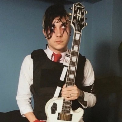 spackjarrow20's profile picture. im the kind of human wreckage that ya love
also I have twitter for frank iero and frank iero (and maybe the rest of mcr) only