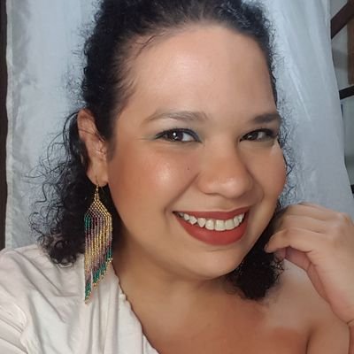 ja_santana's profile picture. Socióloga e revisora de textos. 
Pesquiso gênero, literatura & religião, mas só estou aqui pela farofa.