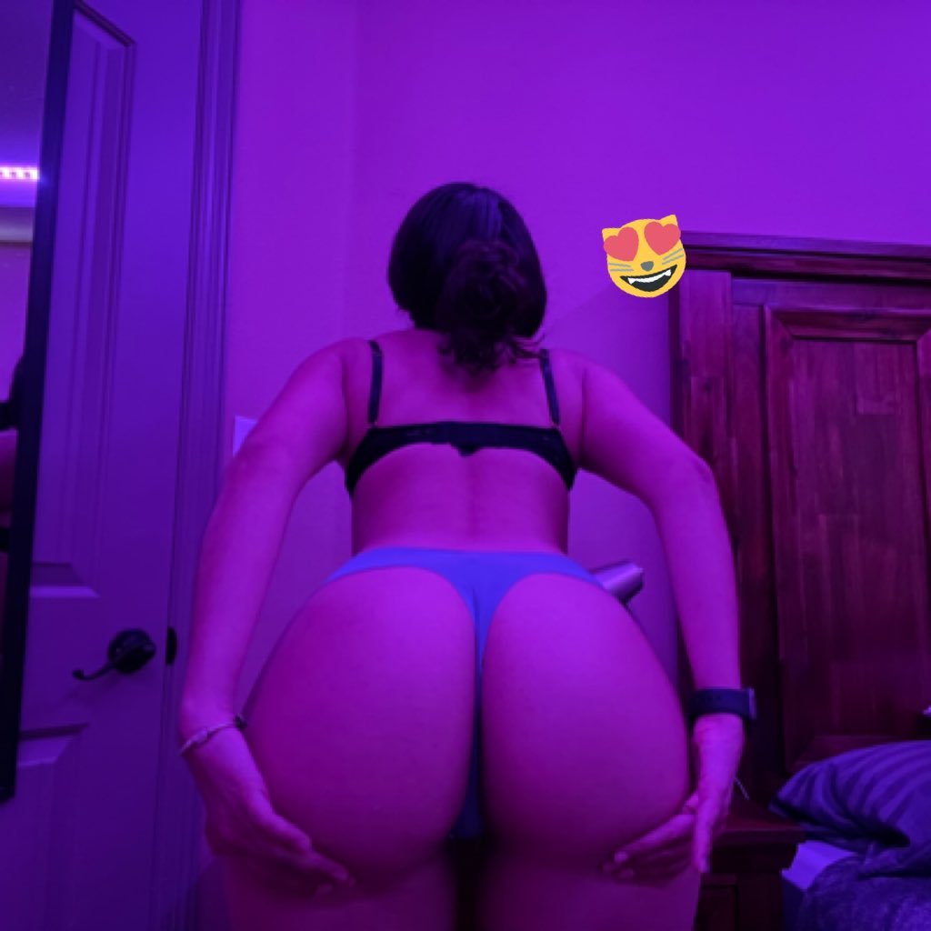18+ Hi babe, come and enjoy my sweet ass and thick thighs 🍯 Share & RT!!