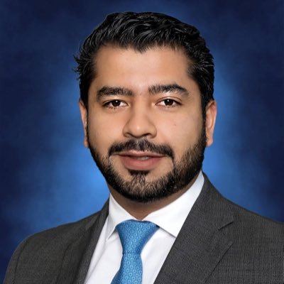 Mexicano / Abogado de la ELD / LL.M. en Energia por UTexas