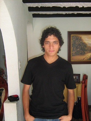 UNE EPM Telecomunicaciones / Estudiante de Informática y Telecomunicaciones U Manizales / Tecno. Profesional Arquitecto / Amante al fútbol.