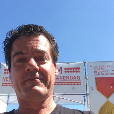 CreyghtonMark's profile picture. Daklozen knuffelende Hagenees in Mokum, ziet bijzondere dingen in het afvoerputje van onze hoofdstad.