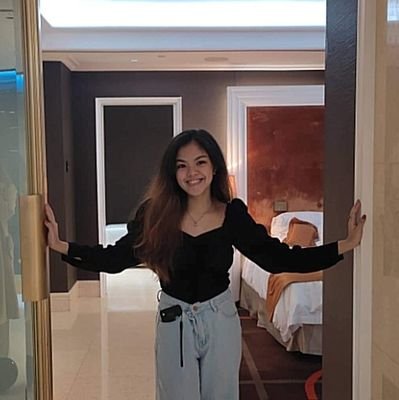 arcelynaaa's profile picture. i like spitting nonsense