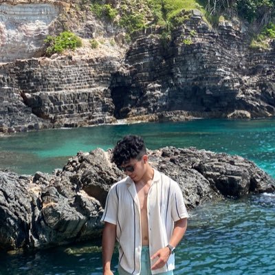 itszlan's profile picture. i take flights when i learn its time to go