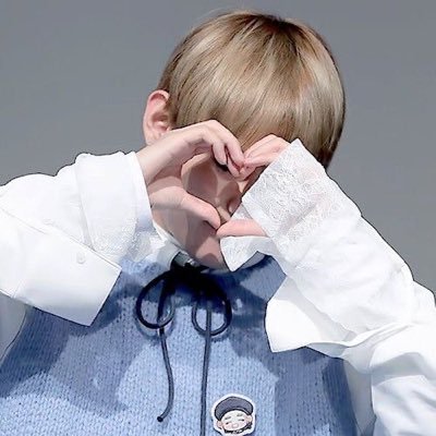 — ₊˚🖇️✩ bns for my bts .ᐟ 🎧⊹♡˚₊ slow sparks collector 𖦹°‧ collects mostly taehyung pcs ˚⋆.ೃ࿔*:・‧₊˚ ☁️ she/her