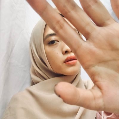 self-proclaimed beauty enthusiast | an Ailurophile ✨ emang jual skincare di https://t.co/PqY4d3Yvi5