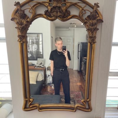 ⚡️Vintage reseller • Product photographer • Treasure hunter • Pit parent ⚡️ they/them he/him ⚡️