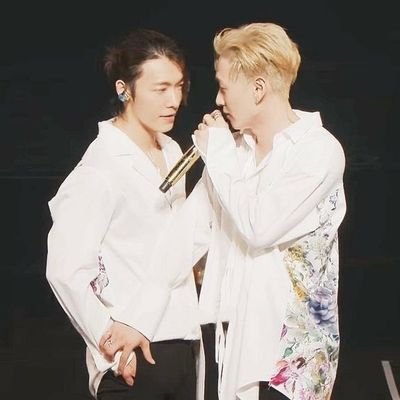 my twitter only for d&e , suju and elf only . I'm a hae soft Stan but huge favour for eunhae . so don't talk bad things about them or I'll 🔪🔪