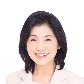 中央区日本橋に住み始めて早16年。 生まれ育った京都と「歴史と伝統」がある日本橋とは、実は似たところがあります。日々新しい住民が増えている中央区。新住民の一人として、また昔ながらの日本橋の良さがわかる一人として、両方の目線で住み良い中央区づくりに取り組んでいます。医療関連会社の役員を経て、中央区議会議員（現在4期目)。