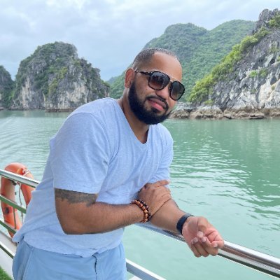 elminino21's profile picture. Software Engineer, Atheist, and Skydiver