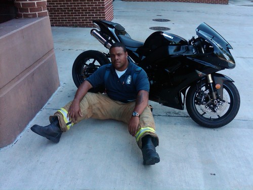 Proud Father of 2, Firefighter, MC Rider, Prez of Brotherz N Armz MC, Drag Racer....Yup i like fast shit..