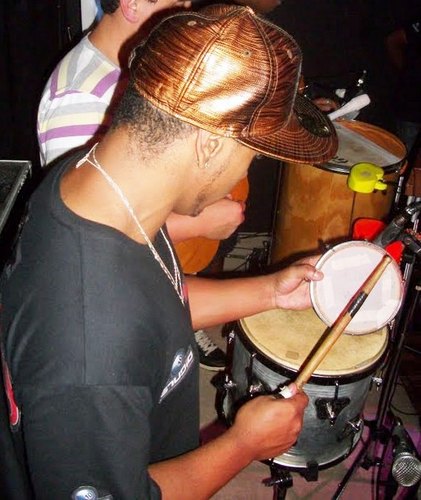 RENAN POESIA  PERCUSSIONISTA E PIADISTA DE STAND UP http://t.co/MUUbeSwC0r