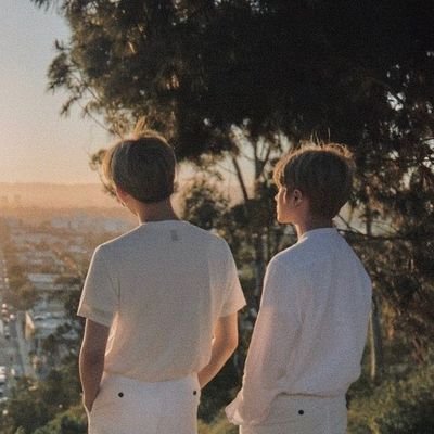 leenancho929's profile picture. 자면서도 다 듣는 애인아