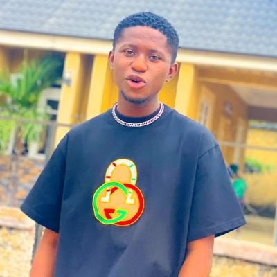 DivineEzzy's profile picture. 