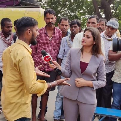 संघर्षों के आदि
हम समाजवादी।।
कलम का सिपाही हूँ ✍
बेबाक लिखता हूँ
ट्वीट्स मेरे पर्सनल है🙏
100%Fb
