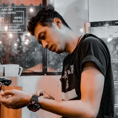 yanuara10's profile picture. Adalah