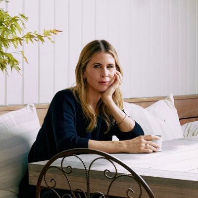 Author of NORMAL FAMILY, out now from @littlebrown. Also comms consultant, mother of two, & lesser half to @nickbilton.