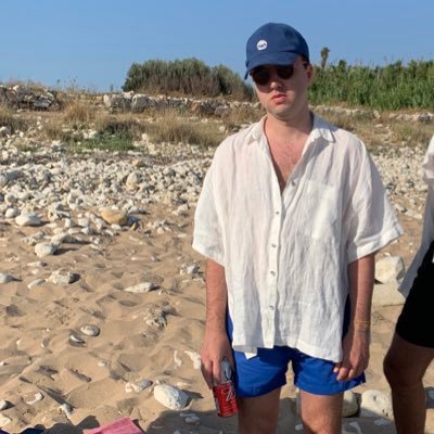 oralarinadami's profile picture. Oraların adamı mıdır? Oraların adamıdır. +🐑🐑🐑🐑