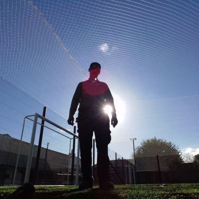 Maestro Mayor de Obras.
Tasador, corredor y martillero publico.
Técnico en AYSA.
Fundador de Los Ángeles Cerramientos.
Industrial 100% 🇦🇷
Hincha de Velez.