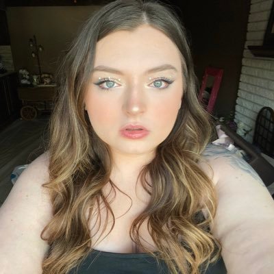 opinionated queer, mediocre honey dip, and disability advocate. she/her