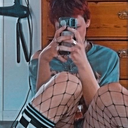 Yung sewwt boy looking fore somebody to exchange pics fore game currency just slide in to my DMS if your interested