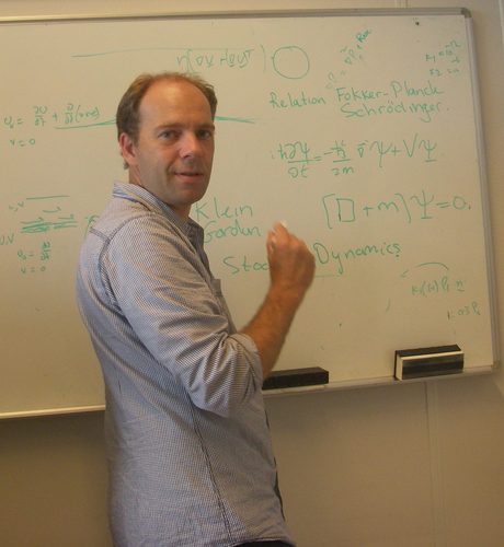 Mathematical physicist working on statistical physics,
polymer physics and differential equations and complex networks